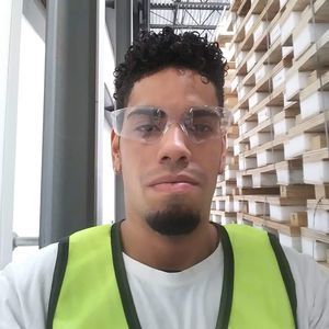 Meet your Posher, Emanuel